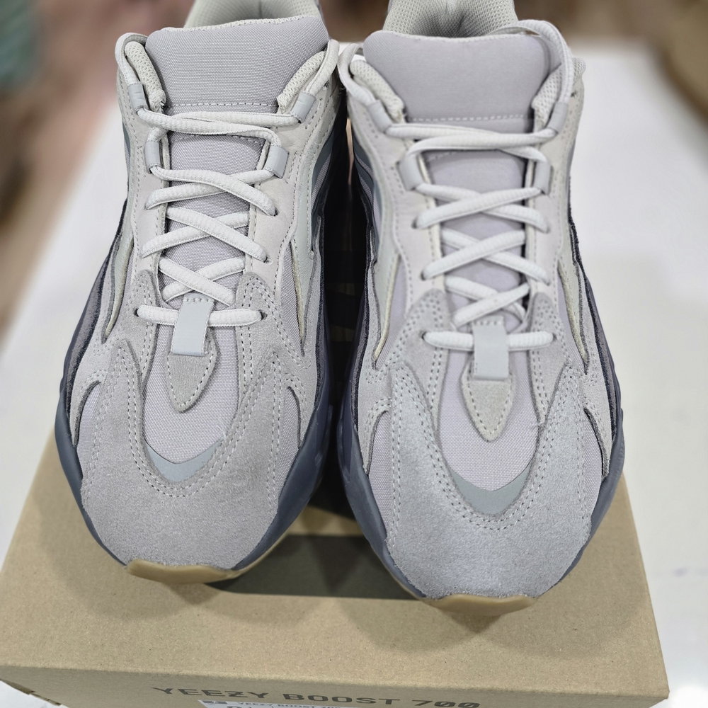Adidas Yeezy Boost 700 V 2